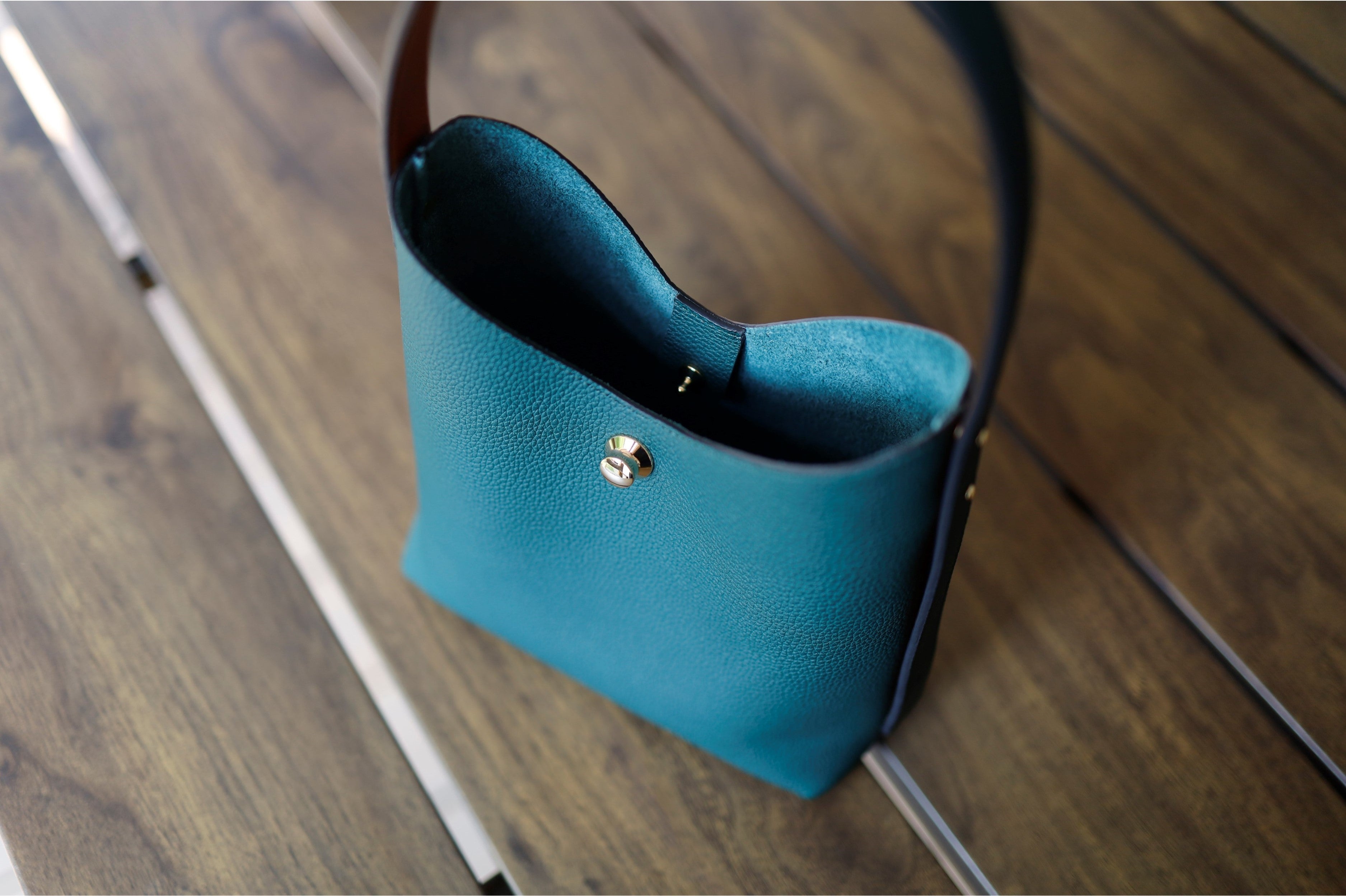 Snap Lock Closure (Gold)