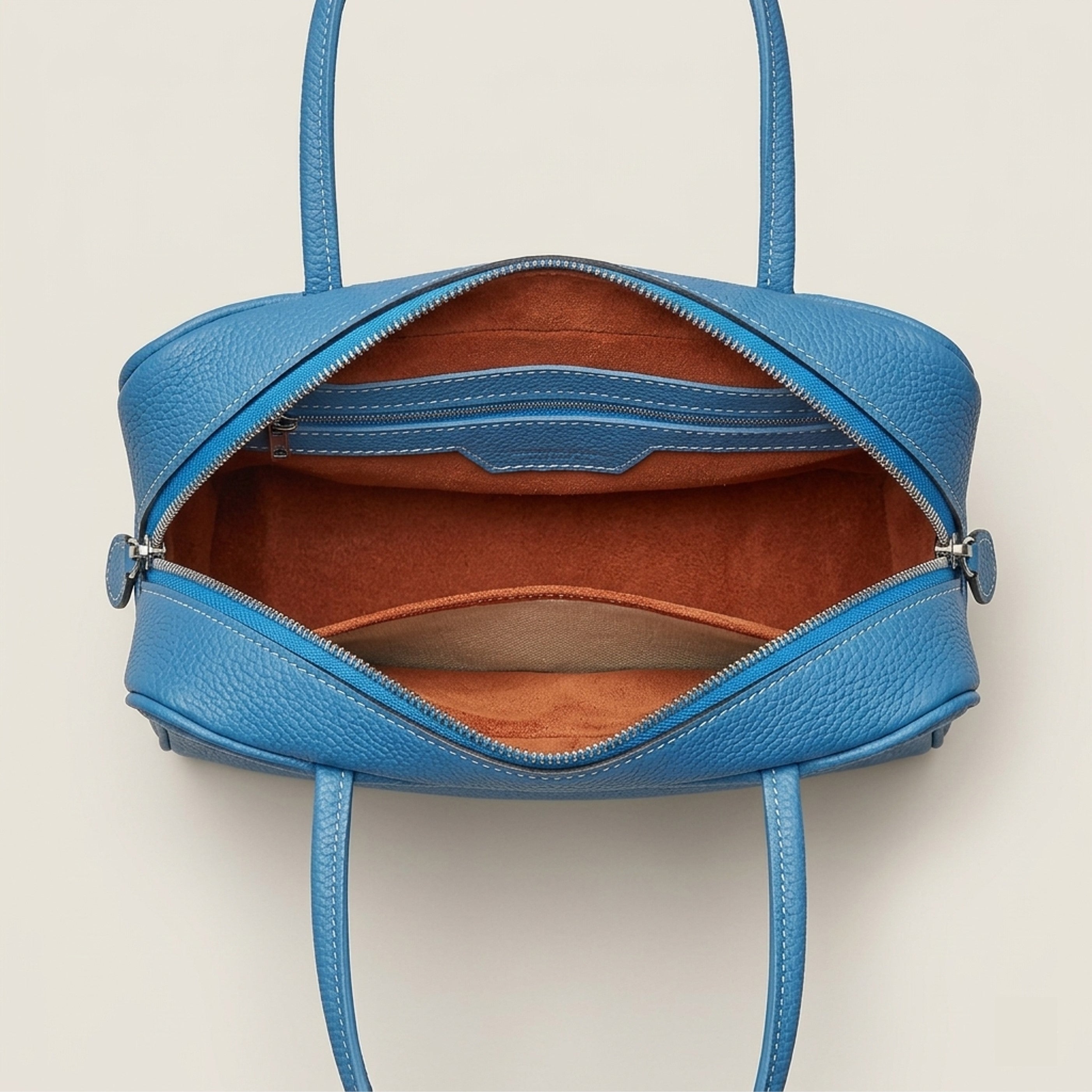 Top view of the open Keywest Bag 25 interior