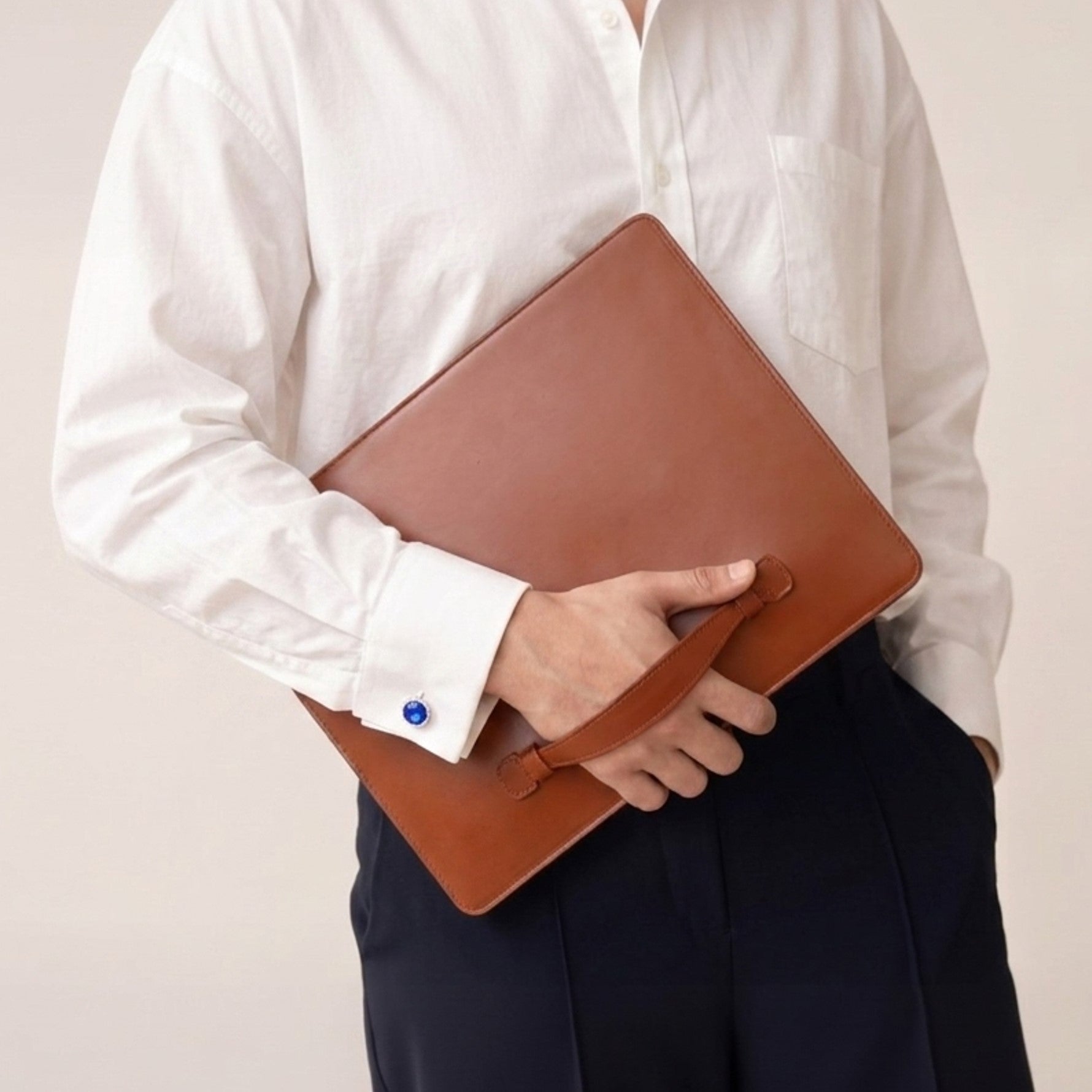 THE PENTAS: Italian Vacchetta Leather Sleeve for MacBook