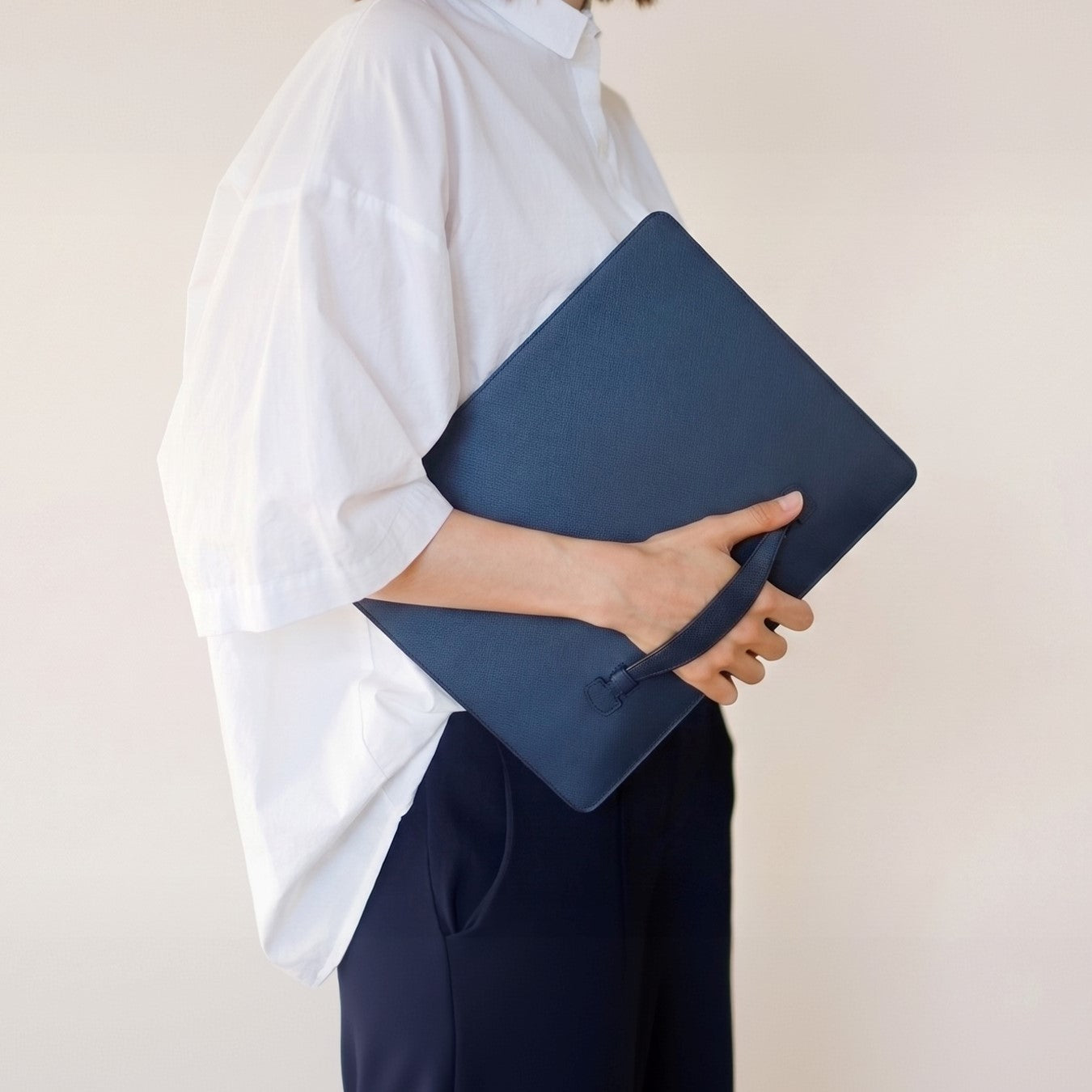 THE PENTAS: German Noblessa Leather Sleeve for MacBook