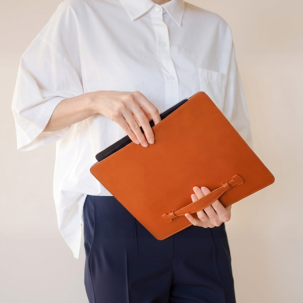 THE PENTAS: Italian Vacchetta Leather Sleeve for iPad