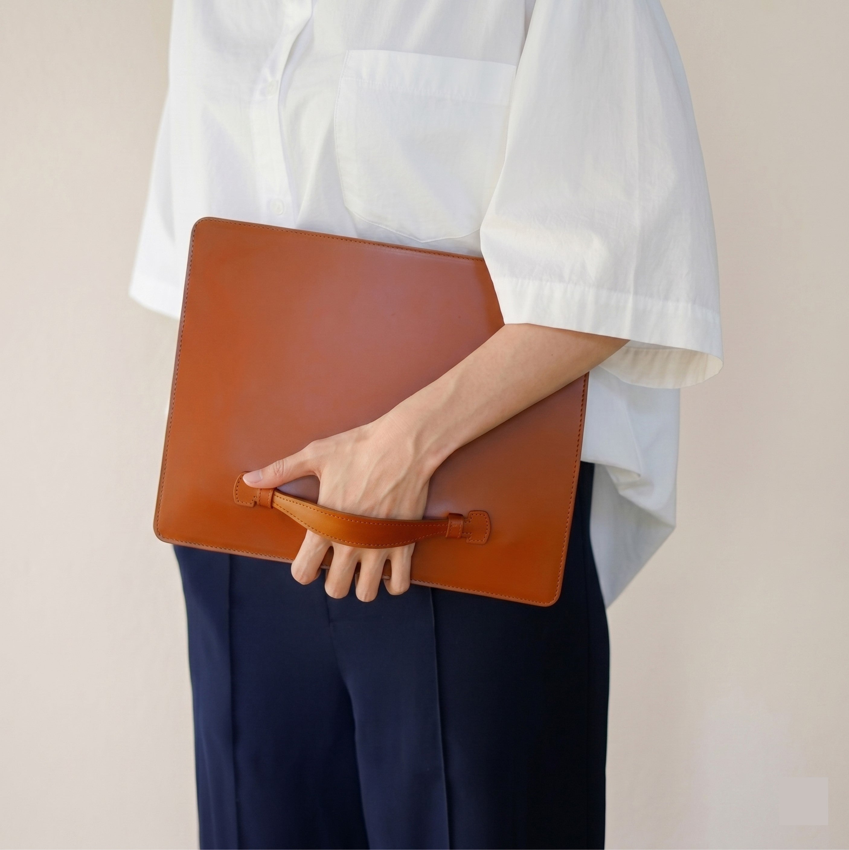 THE PENTAS: Italian Vacchetta Leather Sleeve for iPad