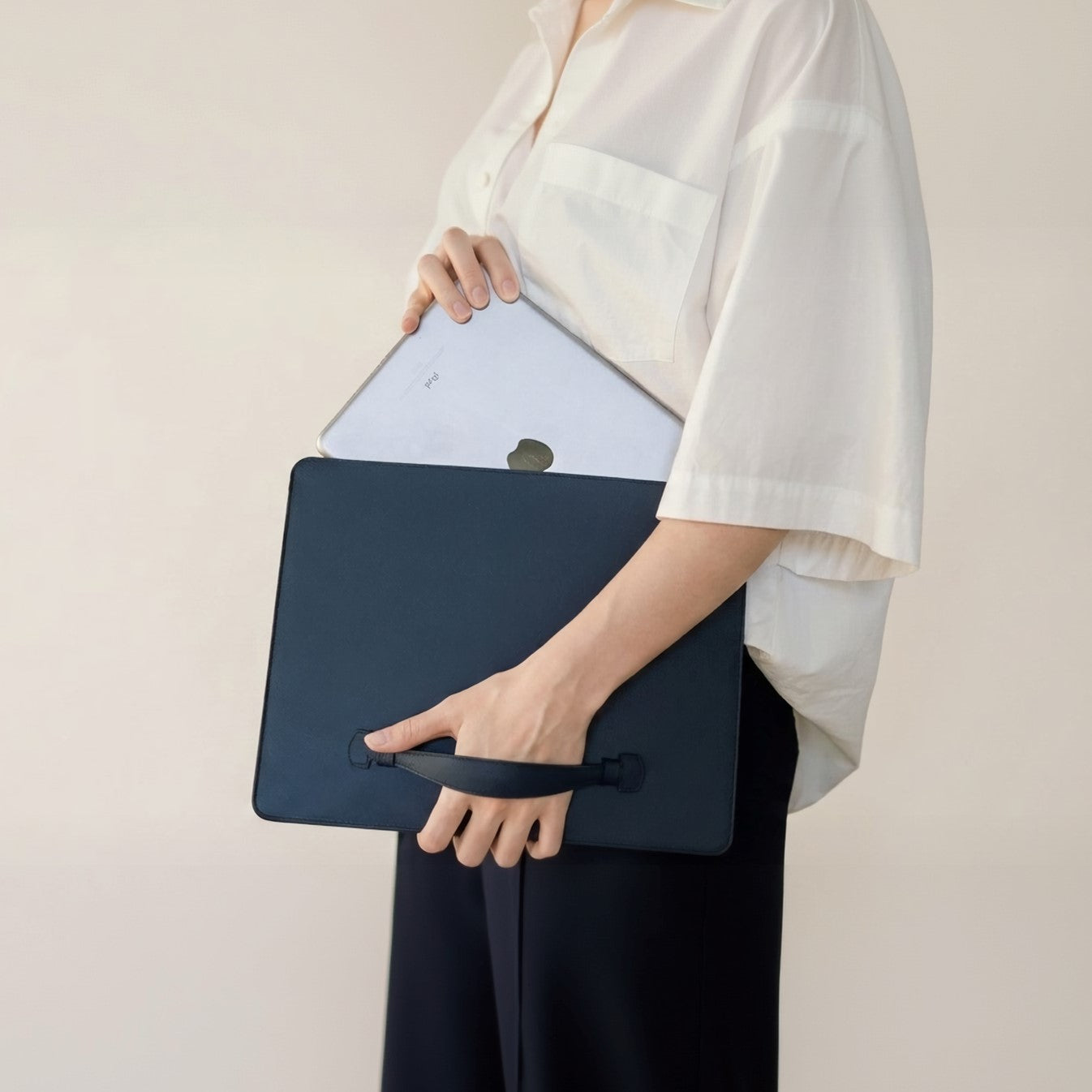 THE PENTAS: German Noblessa Leather Sleeve for MacBook
