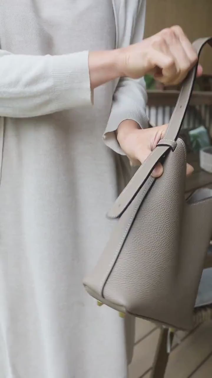 Vela 20 | German Togo Leather Tote